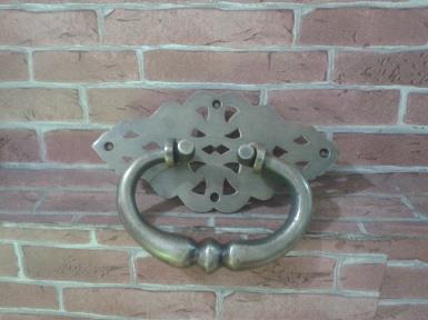 Brass door handle code A.160 size L: 185 mm. W: 92 mm. Brass door handle code A.160 size L: 185 mm. W: 92 mm.
