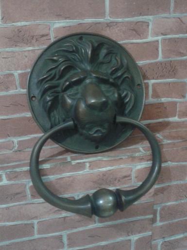 Lion Handle Code P.165 size wide 15.5 cm. long 23 cm. Lion Handle Code P.165 size wide 15.5 cm. long 23 cm.