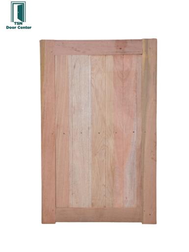 หน้าต่างไม้เต็งแดง บานทึบเซาะร่องขนาด 70x110ซม. ด้วยความแข็งแรงของบานทึบจึงนิยมมาก