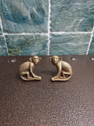 Monkey handle brass Item Code JBL336M size long 45 mm wide 42 mm deep under 19 mm.price/set Monkey handle brass Item Code JBL336M size long 45 mm wide 42 mm deep under 19 mm.price/set