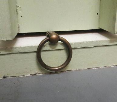 Brass handle Item code P.031 size ring 44 mm. Thickness 5 mm. Brass handle Item code P.031 size ring 44 mm. Thickness 5 mm.
