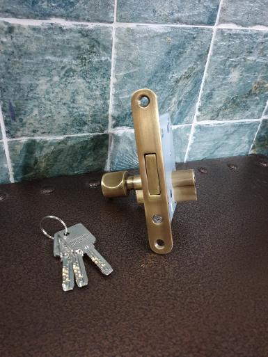 ฺBrass door lock Item Code WBMR18 size long 137 mm wide 20 mm.deep under 81 mm. ฺBrass door lock Item Code WBMR18 size long 137 mm wide 20 mm.deep under 81 mm.