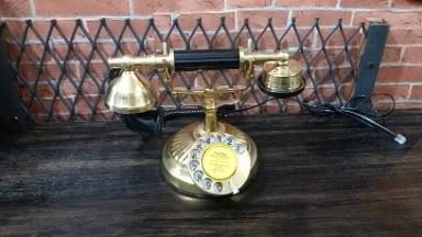 Telephone Brass classic Item code BTP01M size wide 23 cm. high 18 cm. Telephone Brass classic Item code BTP01M size wide 23 cm. high 18 cm.