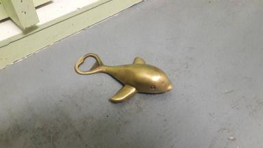 Dolphin brass open bottle Item Code LOMA18 size long 130 mm.wide 83 mm. Dolphin brass open bottle Item Code LOMA18 size long 130 mm.wide 83 mm.