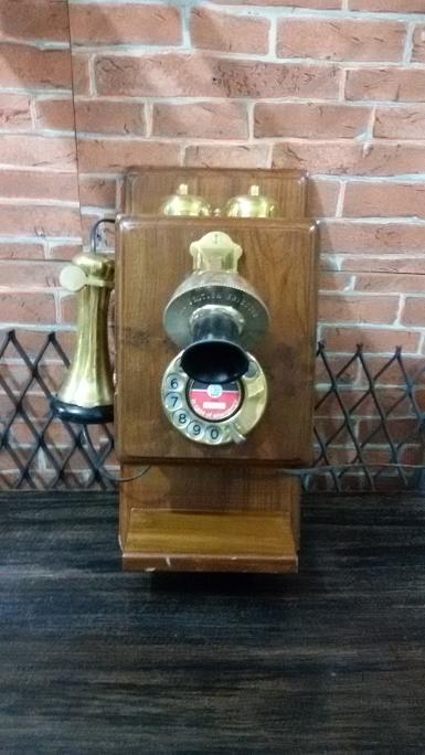 Telephone Brass classic Item code BTP01N size long 32 cm wide 16 cm. Telephone Brass classic Item code BTP01N size long 32 cm wide 16 cm.