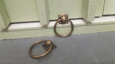 Brass handle Item Code P.090SM size 33 x 33 mm. ring 67 mm. Brass handle Item Code P.090SM size 33 x 33 mm. ring 67 mm.