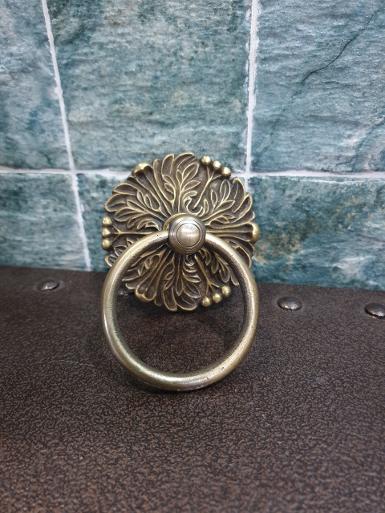 Brass pull handle Item code JBL331 size 89 mm ring 73 mm. Brass pull handle Item code JBL331 size 89 mm ring 73 mm.