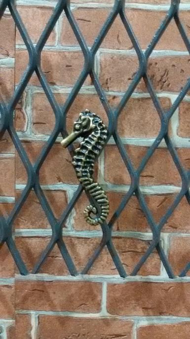 Seahorse Handle Brass Code N.230right material is brass size H 75 mm W 32 mm Deep 2 cm. Seahorse Handle Brass Code N.230right material is brass size H 75 mm W 32 mm Deep 2 cm.