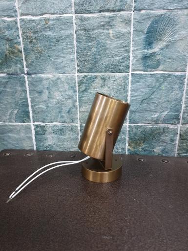 Downlight LED brass Item Code DLP02 size base 3'' high 20mm. L 62 x 100 mm. L total 142mm. Downlight LED brass Item Code DLP02 size base 3'' high 20mm. L 62 x 100 mm. L total 142mm.