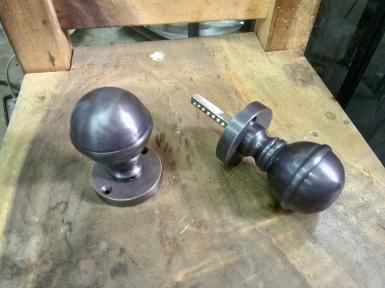 Brass knob Item price per set lock Code WMR.050 size Dia : 50 mm. Brass knob Item price per set lock Code WMR.050 size Dia : 50 mm.