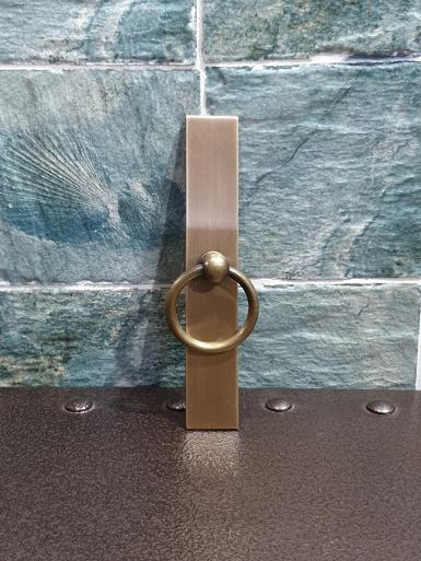 Brass pull handle Item Code PP25 size plate 25 x 120 mm. ring 44 mm. Brass pull handle Item Code PP25 size plate 25 x 120 mm. ring 44 mm.