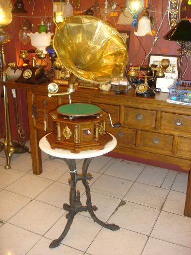 Music play Item Code MC01 size base wide 35 cm. high 60 cm. Music play Item Code MC01 size base wide 35 cm. high 60 cm.