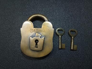 Brass key Item Code X.034 size long 125 mm. wide 92 mm. Thickness 19 mm. Brass key Item Code X.034 size long 125 mm. wide 92 mm. Thickness 19 mm.