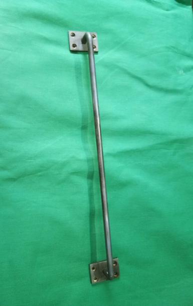 Iron handle Item Code CI.03 size long 400 mm diameter 9 mm. high 40 mm. plate 30 x 50 mm. Iron handle Item Code CI.03 size long 400 mm diameter 9 mm. high 40 mm. plate 30 x 50 mm.